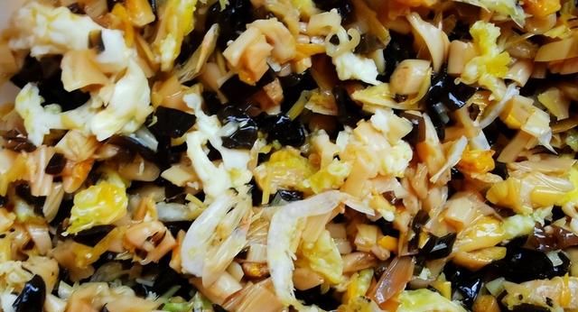 入秋后，吃韭菜白菜不如吃它，营养极高，蒸包子特香，不懂可惜了