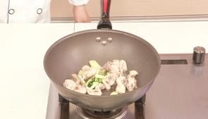 客家黄酒煮鸡，做法步骤简单，两分钟学会，女人吃滋补营养