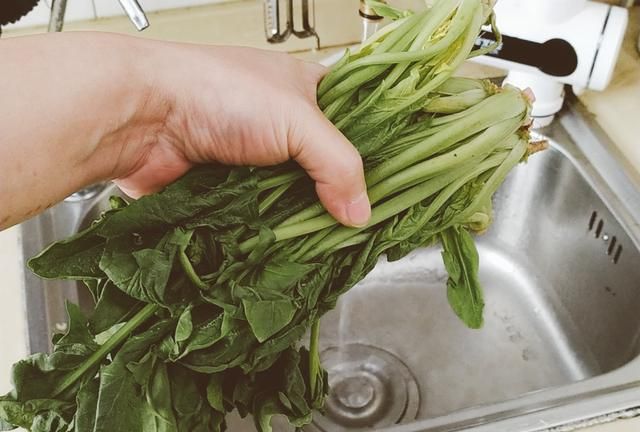 菠菜有多少种吃法,你是怎么吃菠菜的呢图1