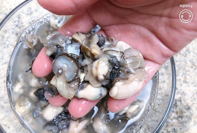 海蛎豆腐汤正确做法，看闽南人家常做法，鲜美清甜，吃不腻家乡味