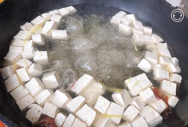 海蛎豆腐汤正确做法，看闽南人家常做法，鲜美清甜，吃不腻家乡味