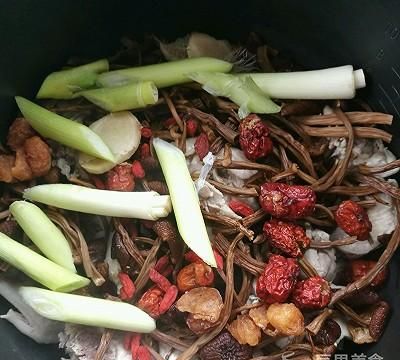 茶树菇鸡汤的做法
