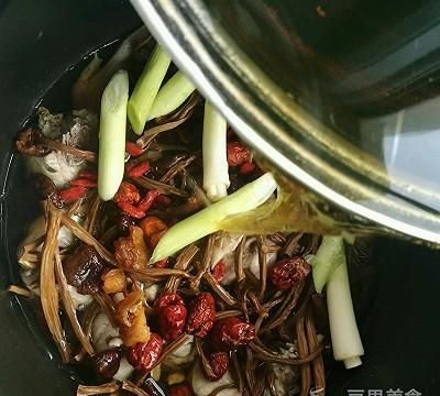 茶树菇鸡汤的做法