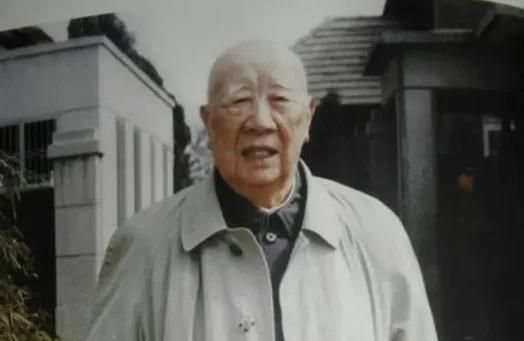 “开国将军”102岁依然“神采飞扬”：“6大”养生秘诀，谁都能学