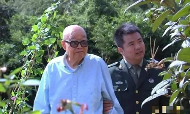 “开国将军”102岁依然“神采飞扬”：“6大”养生秘诀，谁都能学
