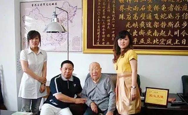 “开国将军”102岁依然“神采飞扬”：“6大”养生秘诀，谁都能学