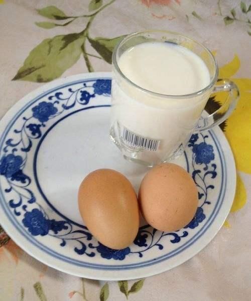 牛奶煮鸡蛋有什么危害,牛奶麦片煮鸡蛋的功效图1