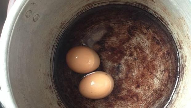 鸡蛋可以做成咸鸡蛋吗(鸡蛋怎么做出鸡蛋油)图2