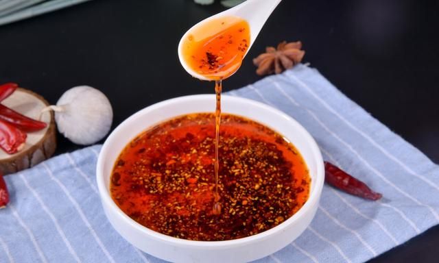 油辣子怎么做才好吃,什么油烧辣子好吃图2