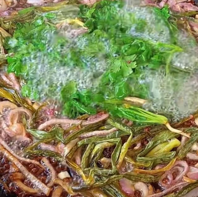 油辣子怎么做才好吃,什么油烧辣子好吃图19