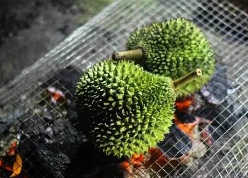 火烤榴莲好吃到炸裂,瓢瓢在北京的vlog烤榴莲图3