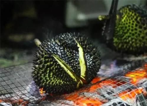 火烤榴莲好吃到炸裂,瓢瓢在北京的vlog烤榴莲图5