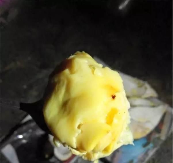 火烤榴莲好吃到炸裂,瓢瓢在北京的vlog烤榴莲图8