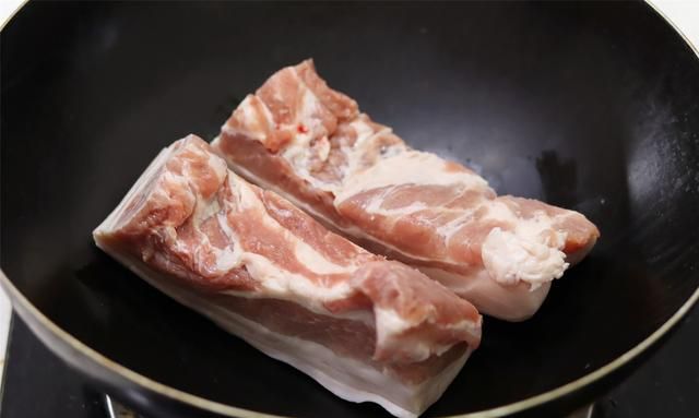 教你炖五花肉的传统做法，调味料只用盐，不腥不腻，入口即化