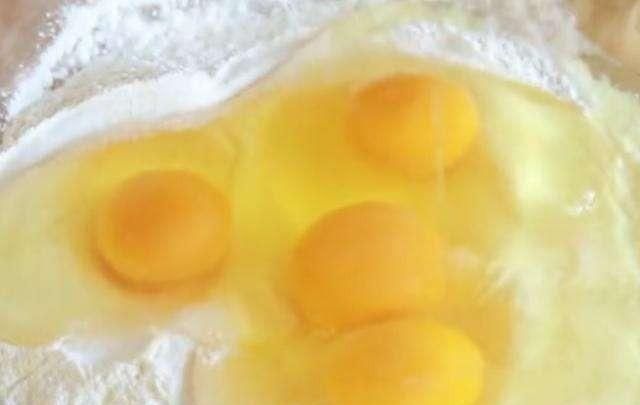 面粉和鸡蛋能做什么小吃,用面粉鸡蛋和糖做的零食图13