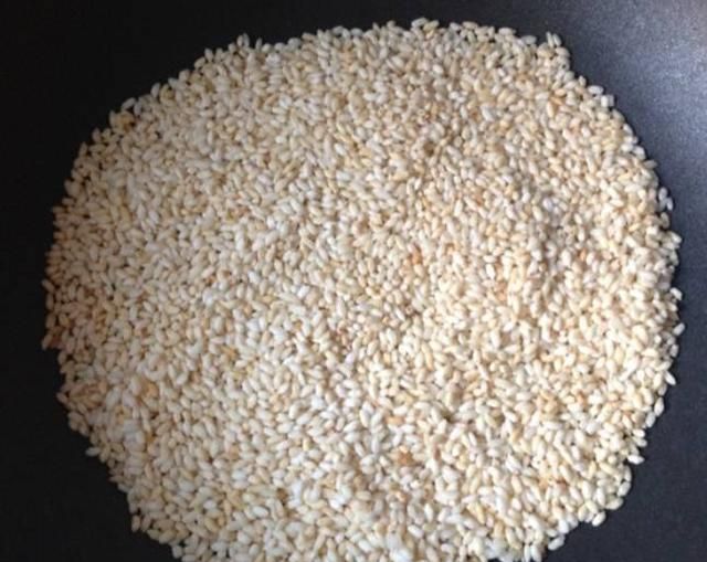 炒米具有止痛镇痛、消脂减肥功效，其制作方法简单