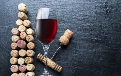 香槟和白兰地是葡萄酒吗(白兰地红酒和香槟葡萄酒)