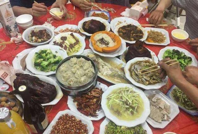 每顿吃多少饭菜才健康(一天吃几餐最健康)图1