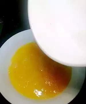 宝宝添加辅食吃的鸡蛋羹怎样制作图5