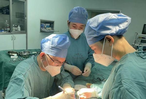 减肥80斤却“减”不掉肚皮，小伙给肚子做整形