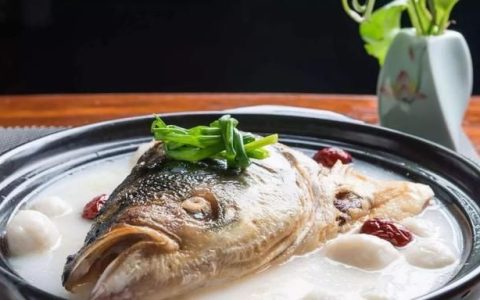 天麻鱼头汤的正确食用方法(鱼头天麻汤还放点什么)