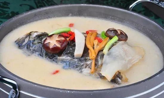 天麻鱼头汤的正确食用方法(鱼头天麻汤还放点什么)图5