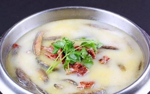 天麻鱼头汤的正确食用方法(鱼头天麻汤还放点什么)图6