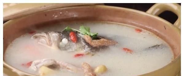 天麻鱼头汤的正确食用方法(鱼头天麻汤还放点什么)图7