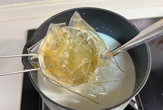 两盒牛奶几颗草莓，这款漂亮的布丁也太简单了吧！有手就会，收藏