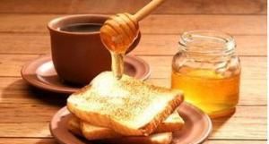 用蜂蜜做的家常美食有哪些,早餐蜂蜜面包片简单做法图1