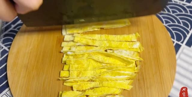 春分吃春卷，10分钟教你做36张春卷皮，柔软又筋道，好吃又简单