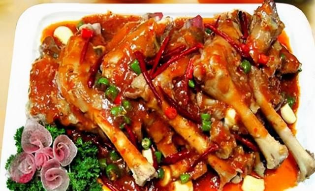新疆胡辣羊蹄，辣而味美，回味悠长