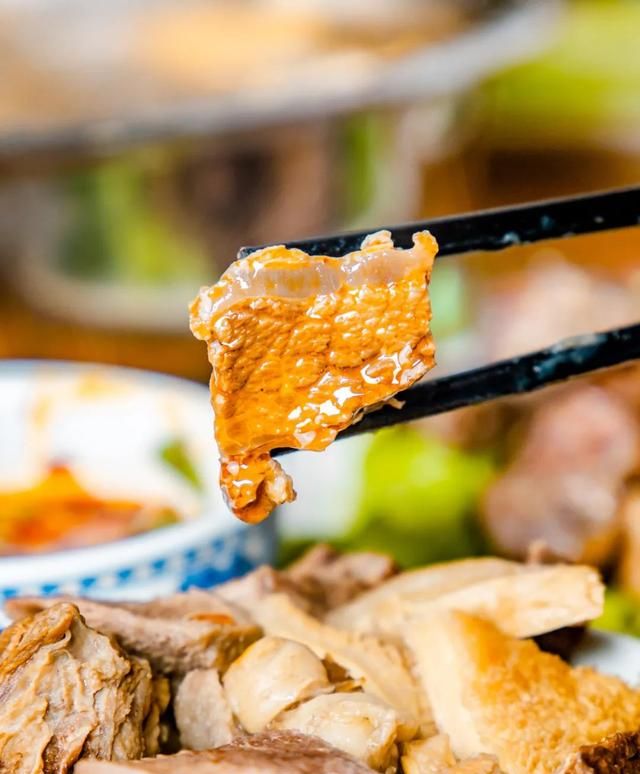 用百年技艺吊出来的养气牛肉锅，撞进襄阳人心坎的泉州味道