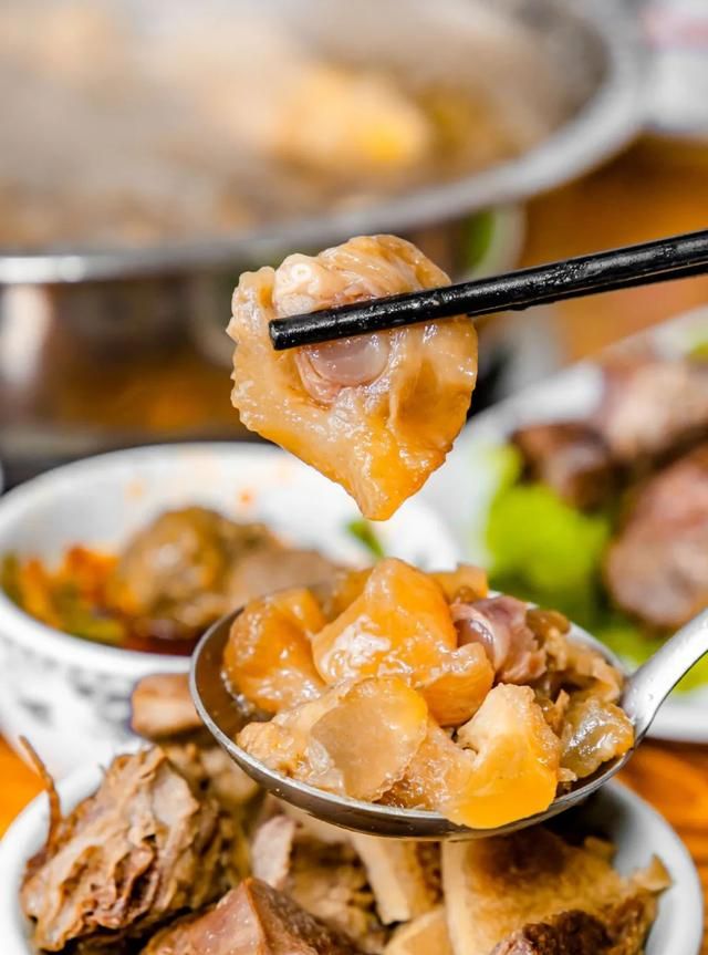 用百年技艺吊出来的养气牛肉锅，撞进襄阳人心坎的泉州味道