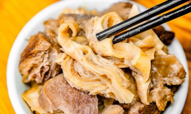 用百年技艺吊出来的养气牛肉锅，撞进襄阳人心坎的泉州味道