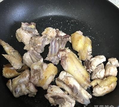 一碗甘甜的汤：榴莲壳炖土鸡