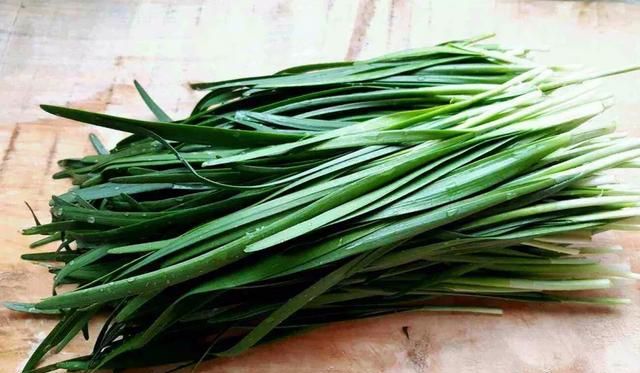 现在农村这个季节,菜地都有哪些菜吃了图10