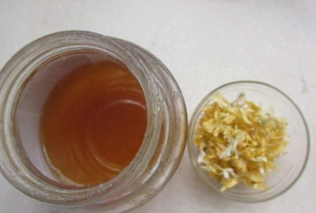 金银花不用晒干，这样和蜂蜜搭配，一年到头常喝，比单纯的蜂蜜好
