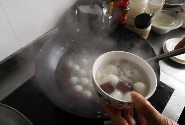 醪糟汤圆怎么做(醪糟汤圆怎么做下奶)图2
