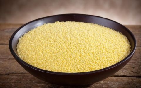 小米粥天天喝对身体有何影响(小米泡七小时再熬粥营养流失吗)