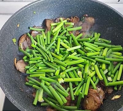 人气特色菜蒜苔炒香肠，总有一款你所爱