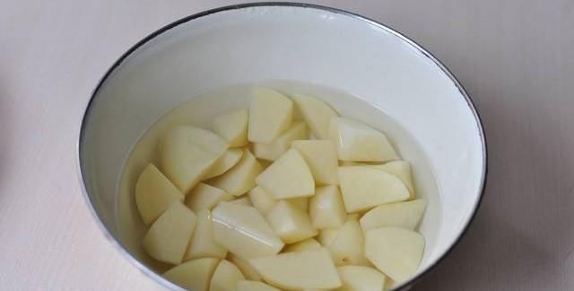 鸡块烧土豆怎么做才好吃?大厨教教我做图4