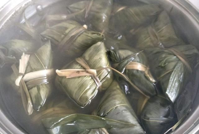 煮粽子的3个问题！冷热水，加多少水，煮多久？这次统统告诉你