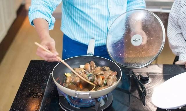 辣炒海瓜子：在家15分钟教你煮出鲜美可口下酒菜，5瓶啤酒都不够