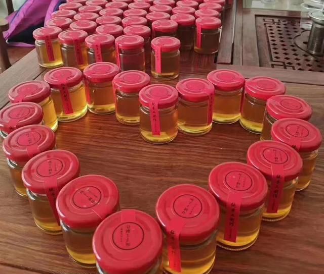 养蜂人讲各种蜂蜜的特点和功效,那些养蜂人是怎么把蜂蜜卖出去的图1