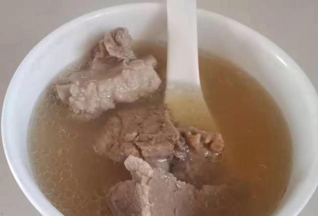 小孩喝炖汤好吗(小孩喝炖汤好不好)图1