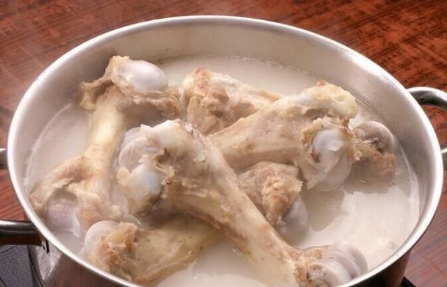 小孩喝炖汤好吗(小孩喝炖汤好不好)图2
