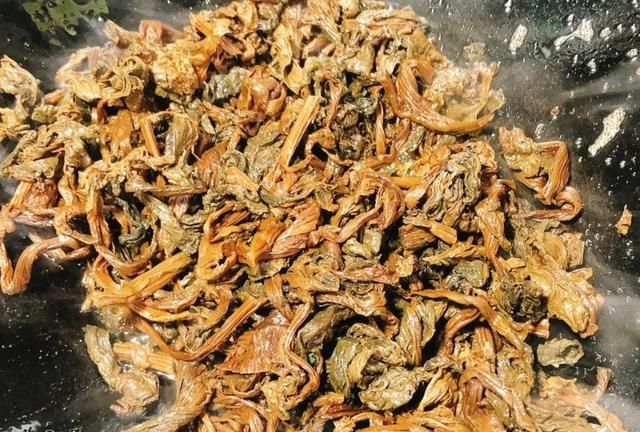 梅菜扣肉的正宗做法，软烂入味不油腻，年夜饭露两手，撑得住场面