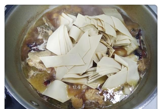 教你做吉林最著名的路边小吃，鸡汤豆腐串，汤鲜味美冬天下酒必备