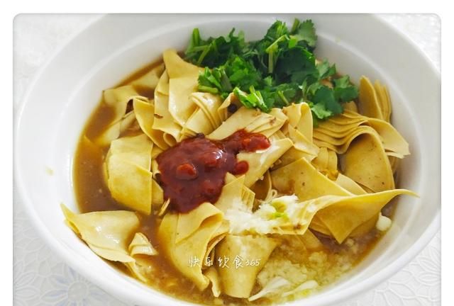 教你做吉林最著名的路边小吃，鸡汤豆腐串，汤鲜味美冬天下酒必备